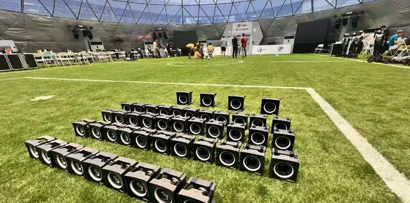 2005世界人形機器人運動會 為參賽隊伍提供賽前、賽中以及賽后的運動數據分析和技術保障