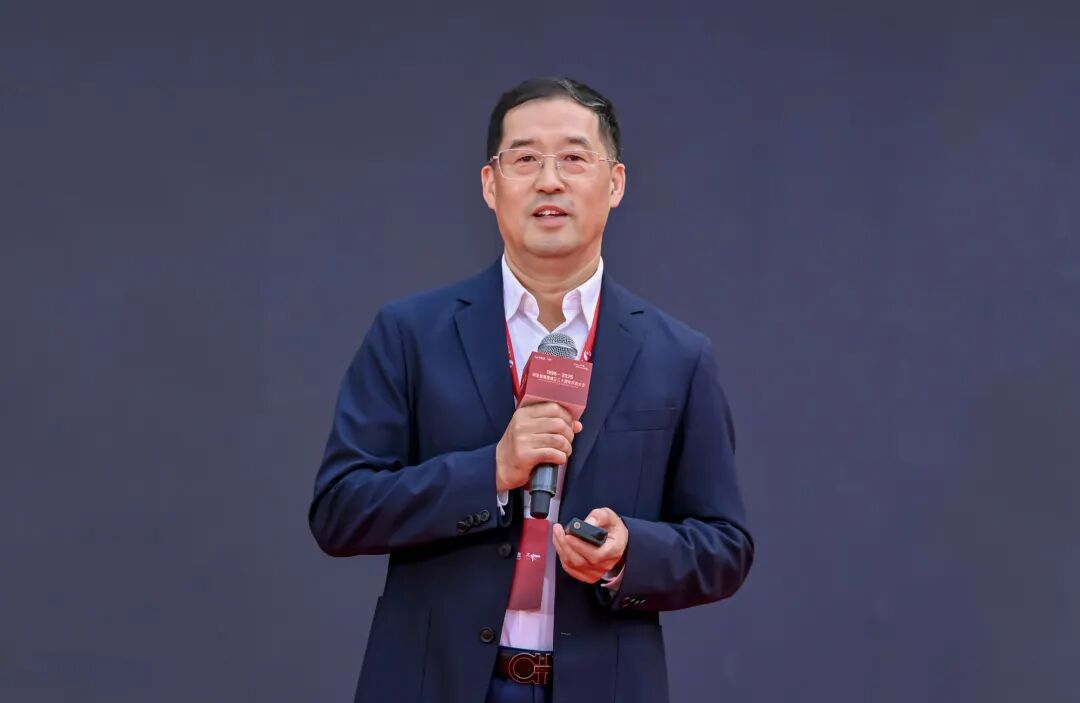 上海證券報專訪 | 利亞德李軍：以“屏”為基三十年 AI與文旅打開增長新空間